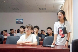 2022应届毕业生，须达到72分才能落户上海，211和985学生开心不已